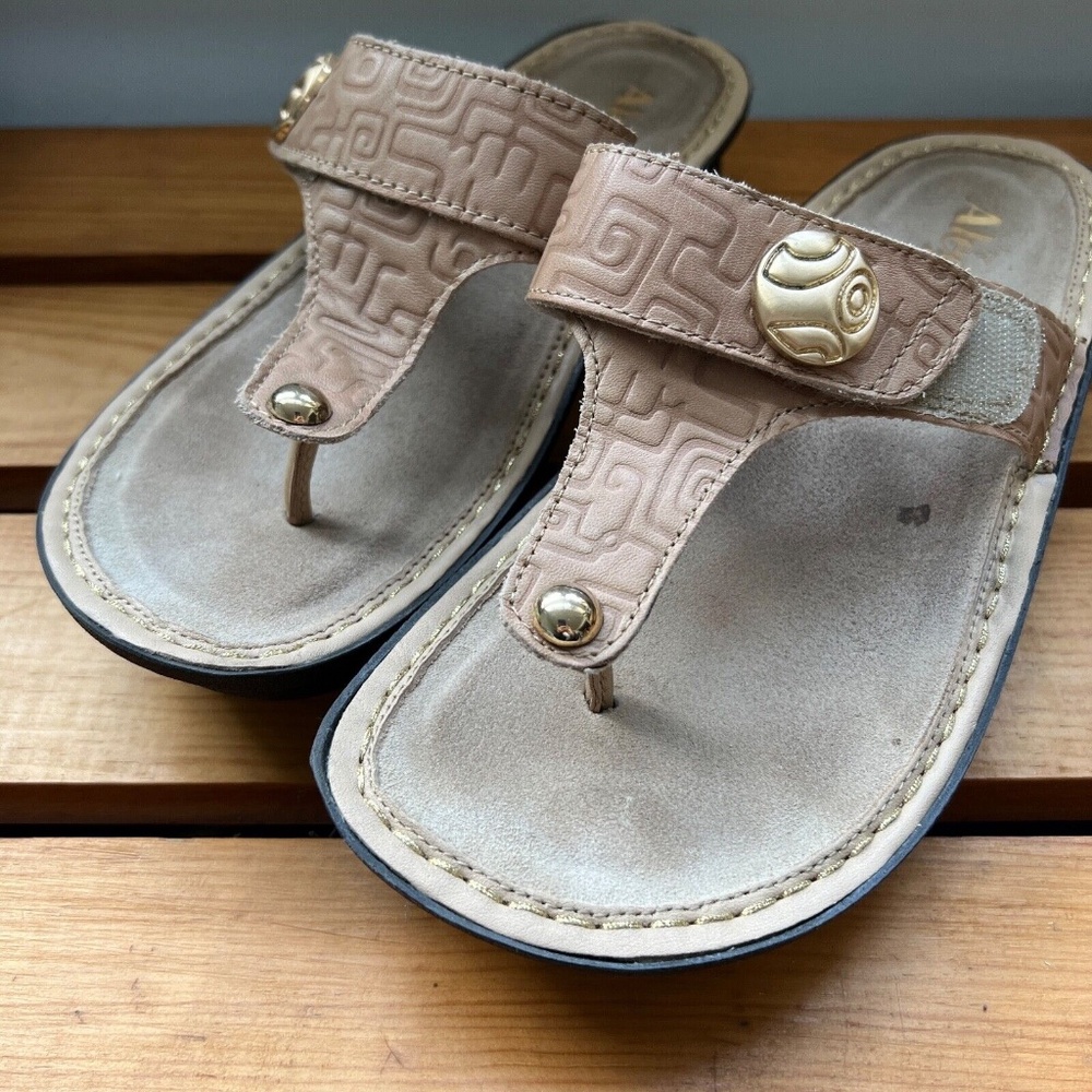 ALEGRIA Carina Sandals Tan Gold Casual Thong Flip Flop Size 39 Hieroglphics